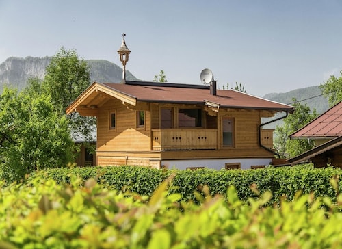 Chalet with ski-in & ski-out location & terrace