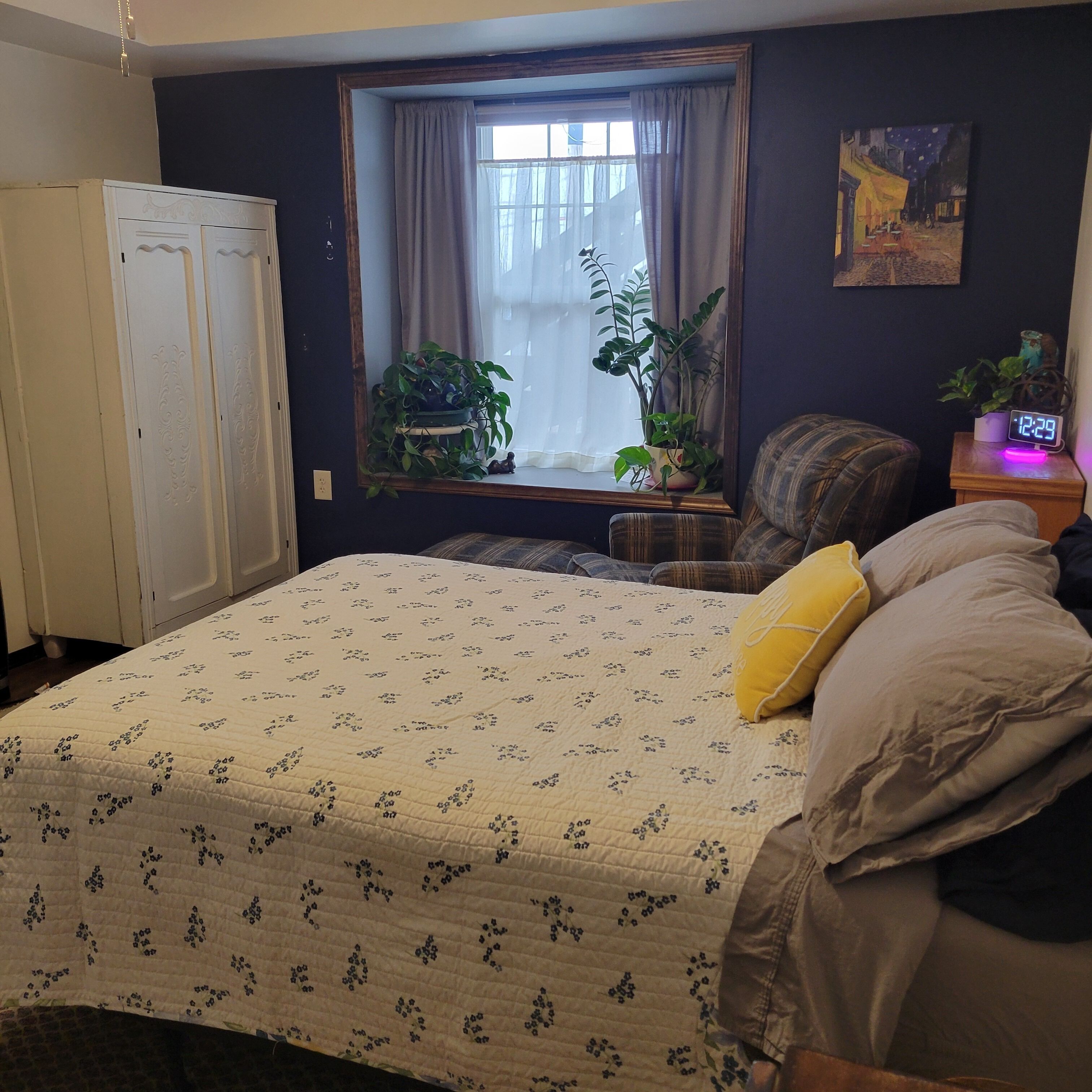 Cute & quiet studio apartment downtown Forest City!