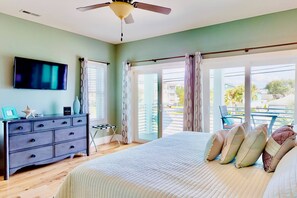 4 bedrooms, iron/ironing board, travel crib, free WiFi