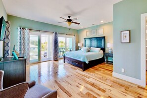 4 habitaciones, tabla de planchar con plancha y cuna de viaje
