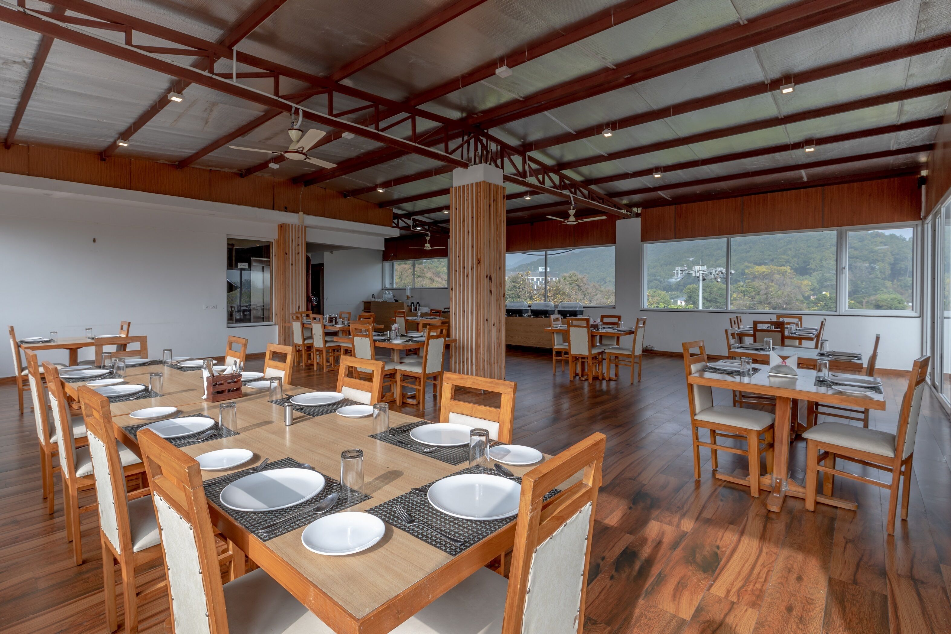 Breakfast, lunch and dinner served