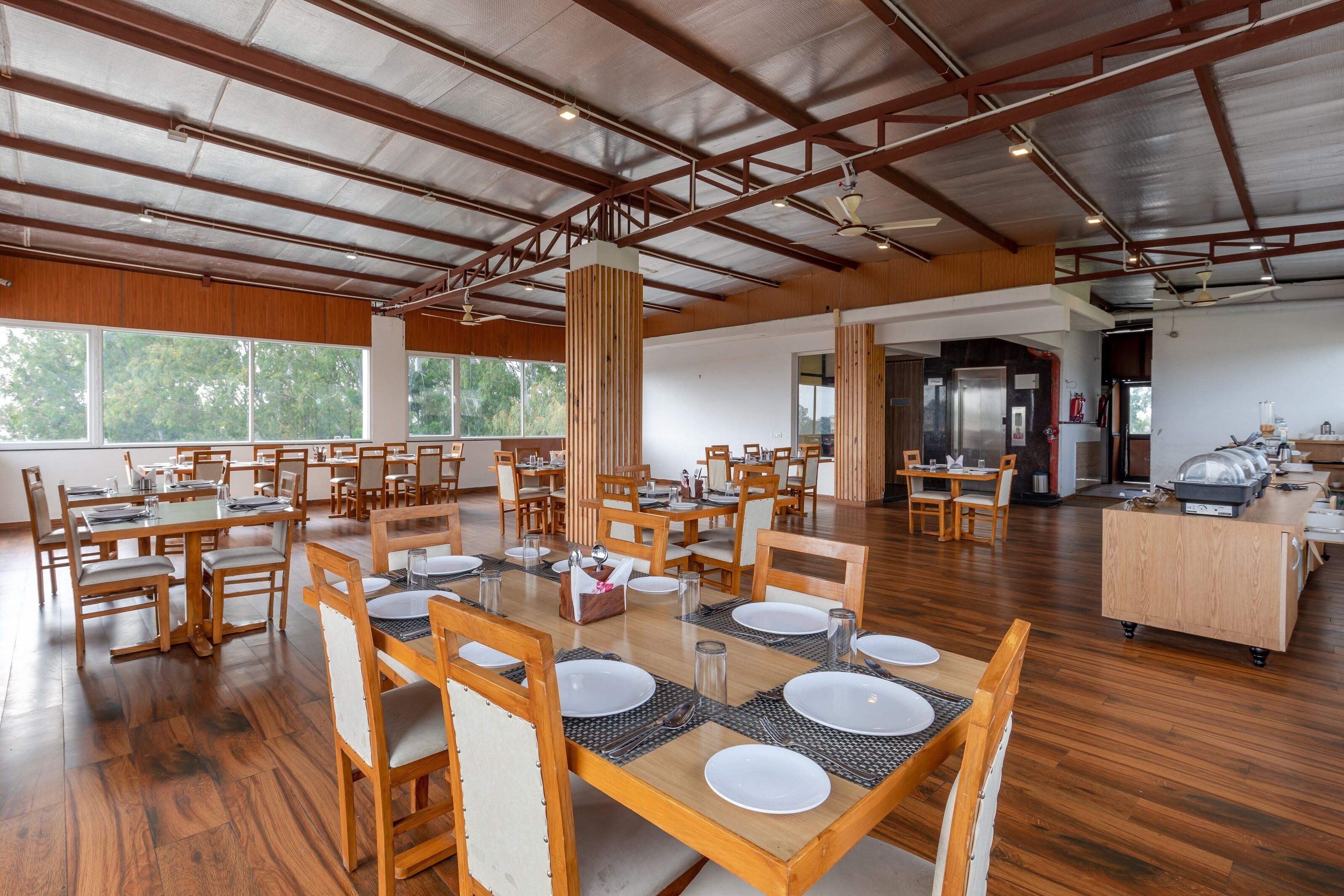 Breakfast, lunch and dinner served