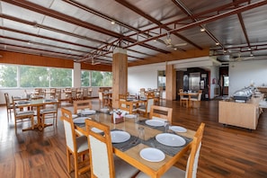 Se sirven desayunos, comidas y cenas