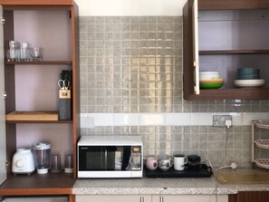 Frigorifero, microonde, frullatore