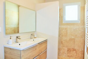 Een douche, een haardroger