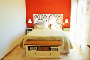3 bedrooms, iron/ironing board, travel cot, free WiFi