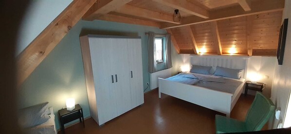 2 bedrooms, desk, travel crib, WiFi
