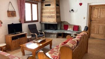 Fernseher, Kamin, DVD-Player, Stereoanlage