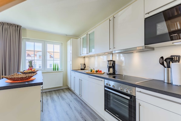 Køleskab, mikrobølgeovn, ovn, opvaskemaskine