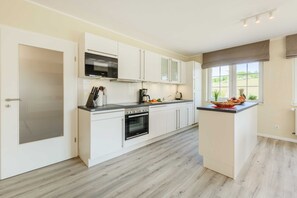 Køleskab, mikrobølgeovn, ovn, opvaskemaskine