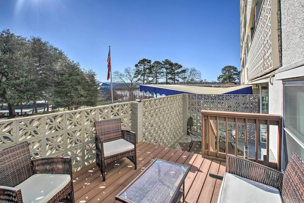 Stunning Hot Springs Condo on Lake Hamilton!