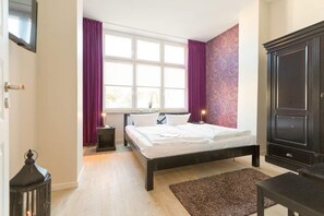 Unclassified image, 4 of 30, button