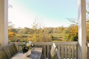 Unclassified image, 3 of 30, button