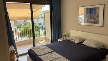 2 bedrooms, iron/ironing board, bed sheets