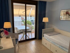 2 sovrum, strykjärn/strykbräda och sängkläder