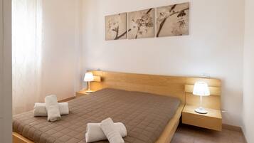 2 Schlafzimmer, Bügeleisen/Bügelbrett, Bettwäsche
