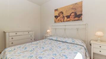 2 Schlafzimmer, BĂŒgeleisen/BĂŒgelbrett, BettwĂ€sche