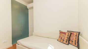 2 Schlafzimmer, Bügeleisen/Bügelbrett, Bettwäsche