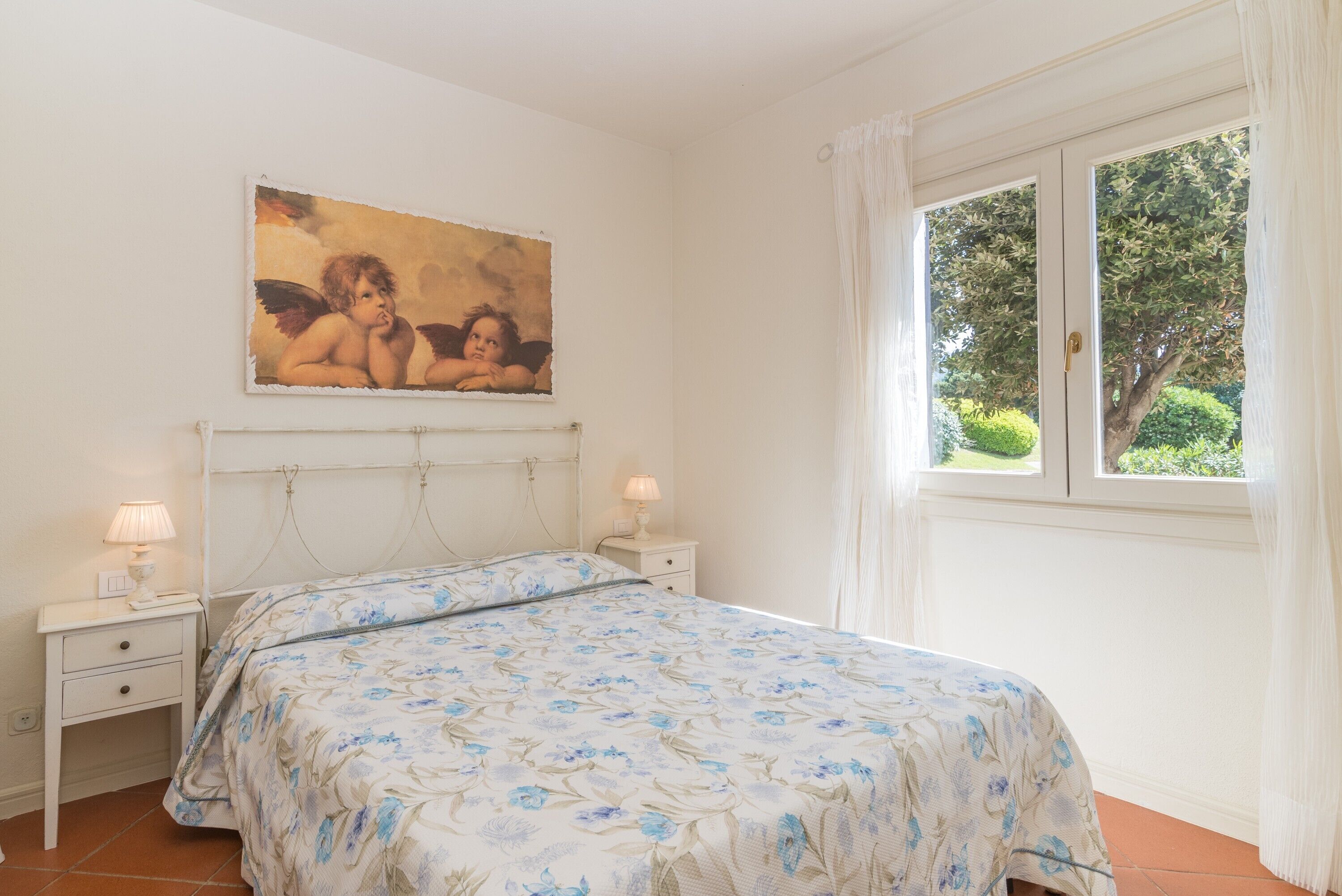 2 bedrooms, iron/ironing board, bed sheets