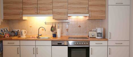 Frigorífico, horno y lavavajillas