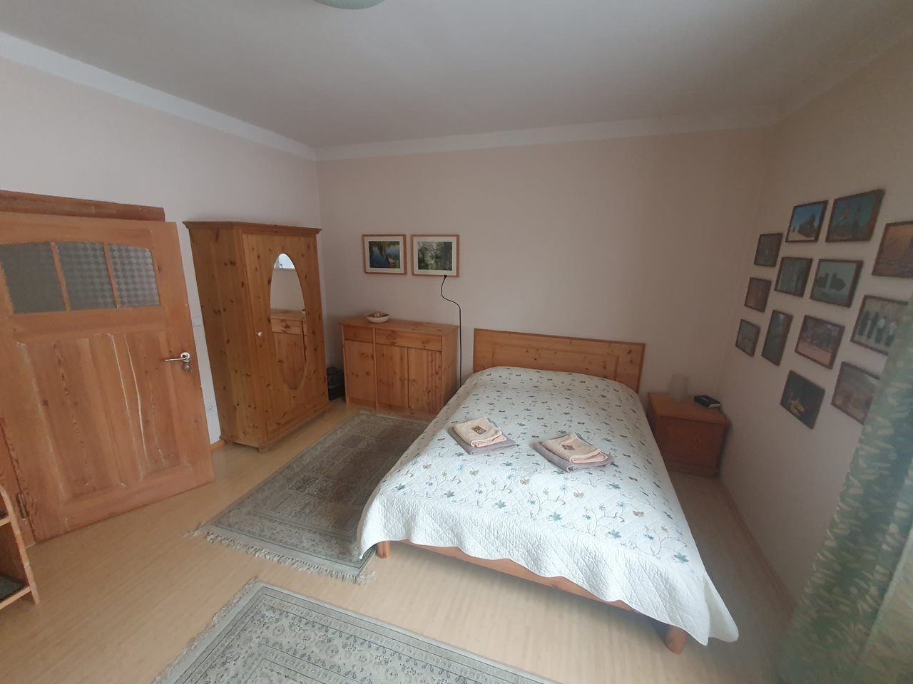 1 Schlafzimmer, Schreibtisch, Reisekinderbett, WLAN