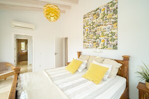 5 bedrooms, iron/ironing board, free WiFi, bed sheets