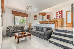 TV, fireplace, DVD player, stereo - Villa Andaluza with Sea View, Pool, Garden & Wi-Fi (Almunecar)