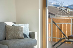 TV, mesa de pingue-pongue