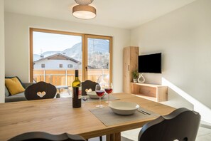 Interior - Apartment "Sunnig - Sonennschein" with Mountain View, Balcony & Wi-Fi (Völlan)