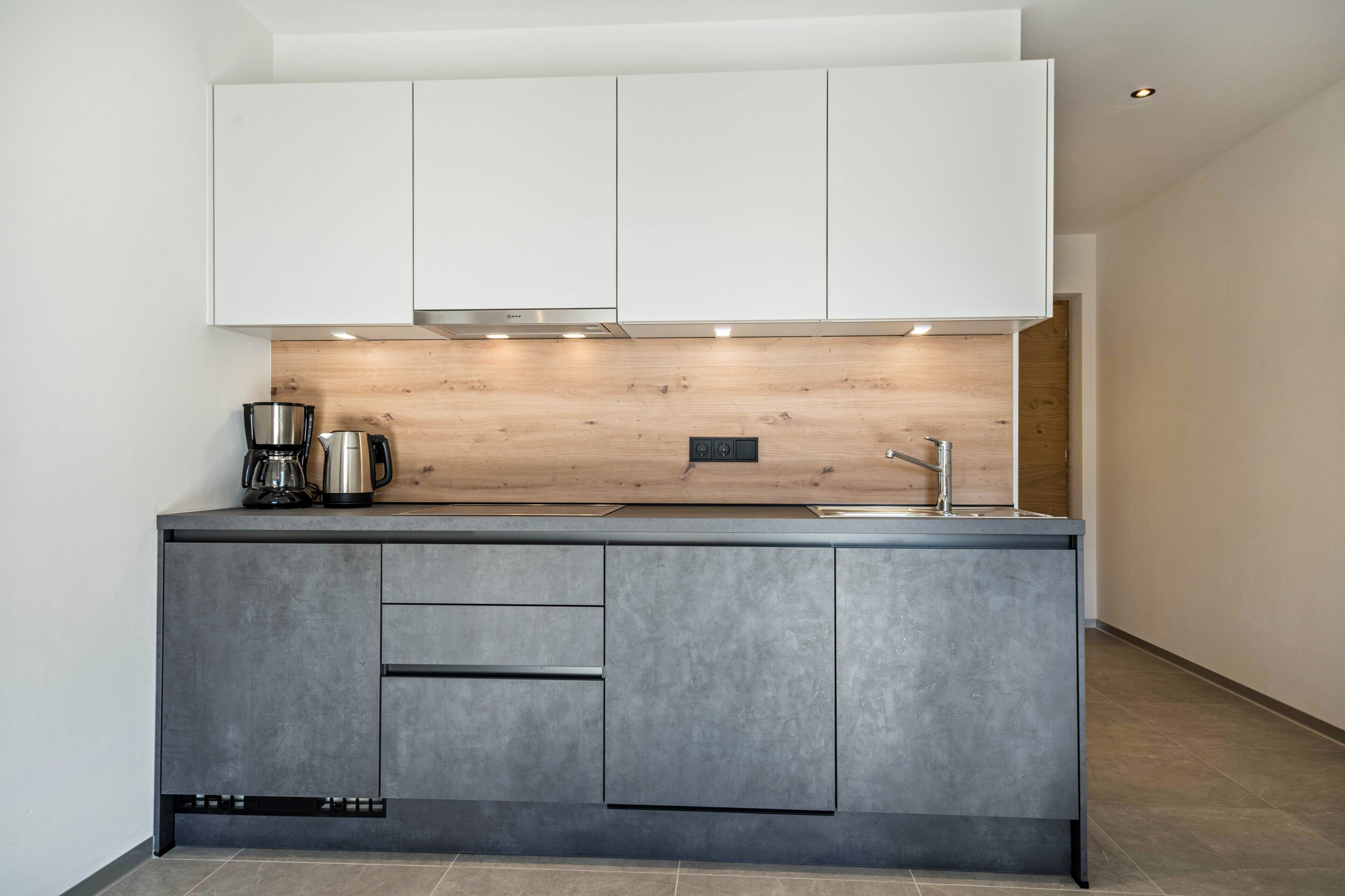 Fridge, stovetop, dishwasher, coffee/tea maker