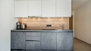 Fridge, stovetop, dishwasher, coffee/tea maker