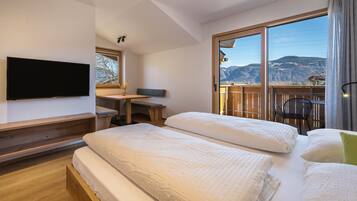 3 bedrooms, free WiFi, bed sheets, wheelchair access