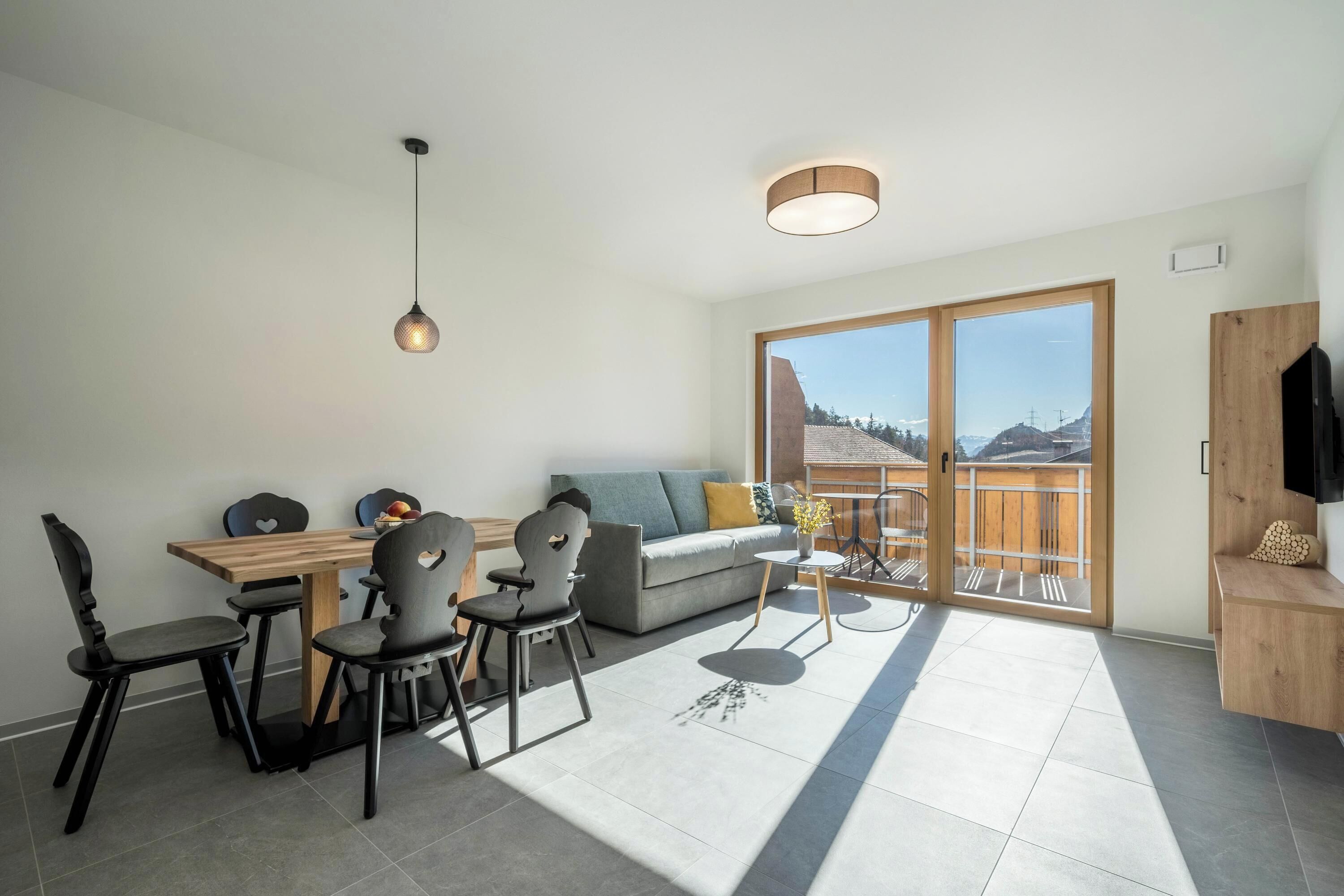 Fernseher, Tischtennisplatte