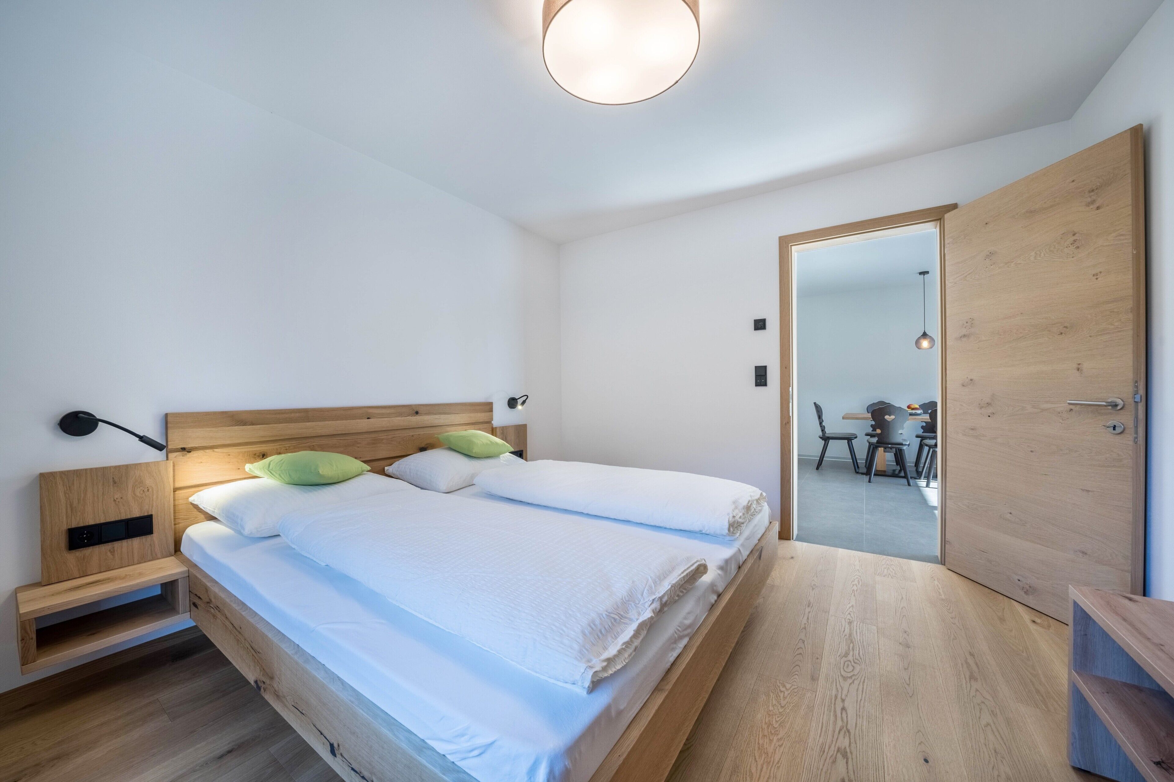 2 bedrooms, free WiFi, bed sheets, wheelchair access