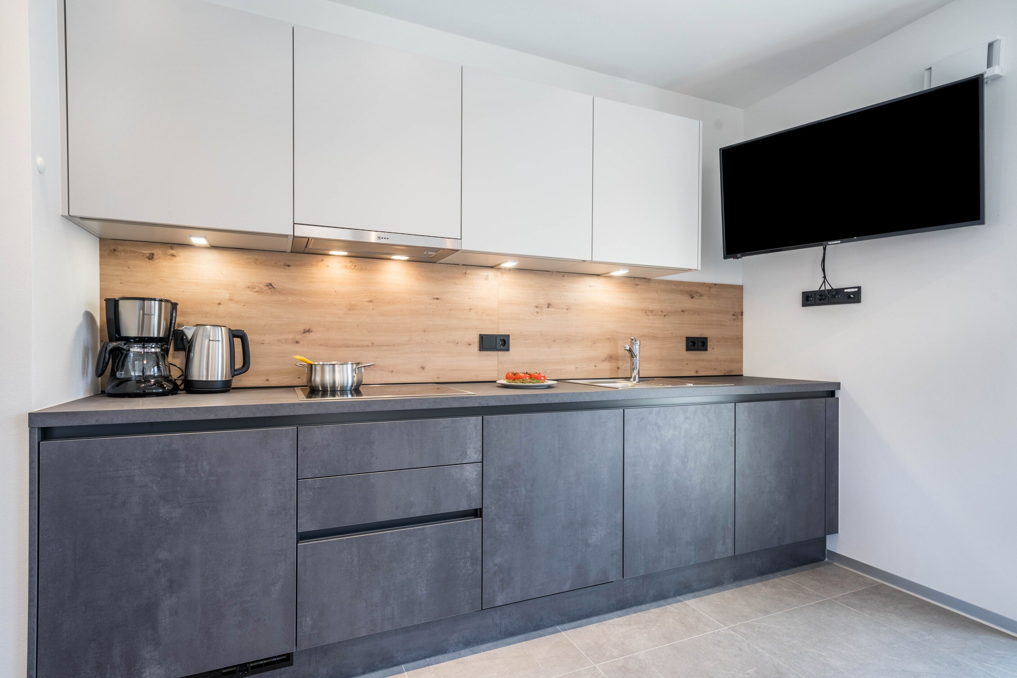 Fridge, stovetop, dishwasher, coffee/tea maker