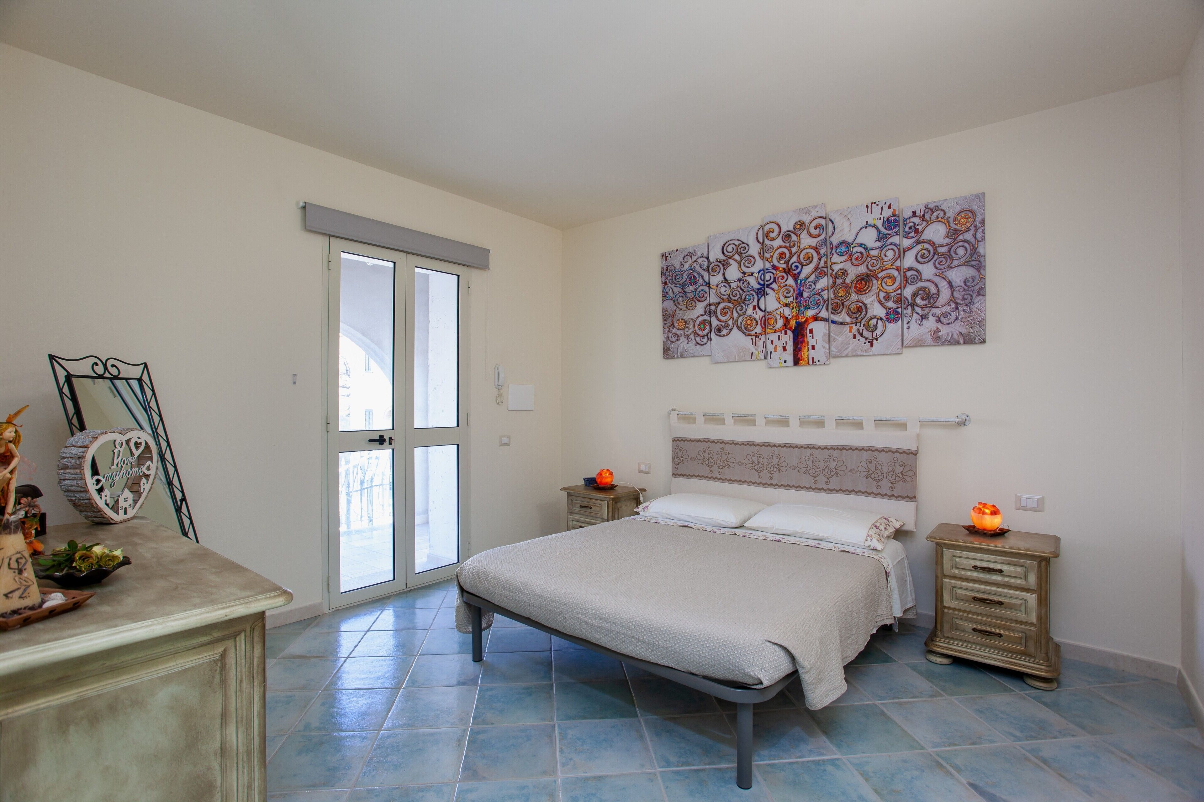2 bedrooms, bed sheets