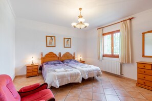 2 chambres, fer et planche à repasser, accès au Wi-Fi (inclus)