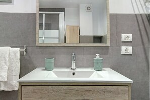 تجهيزات دش، مجففات شعر، مناشف