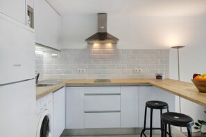 Fridge, microwave, stovetop, coffee/tea maker - Apartment 'Jose' with Sea View, Pool & Wi-Fi (Maspalomas)