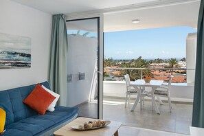 TV - Apartment 'Jose' with Sea View, Pool & Wi-Fi (Maspalomas)