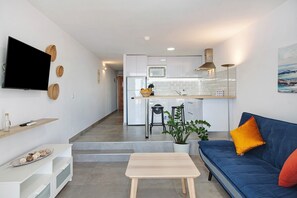 TV - Apartment 'Jose' with Sea View, Pool & Wi-Fi (Maspalomas)