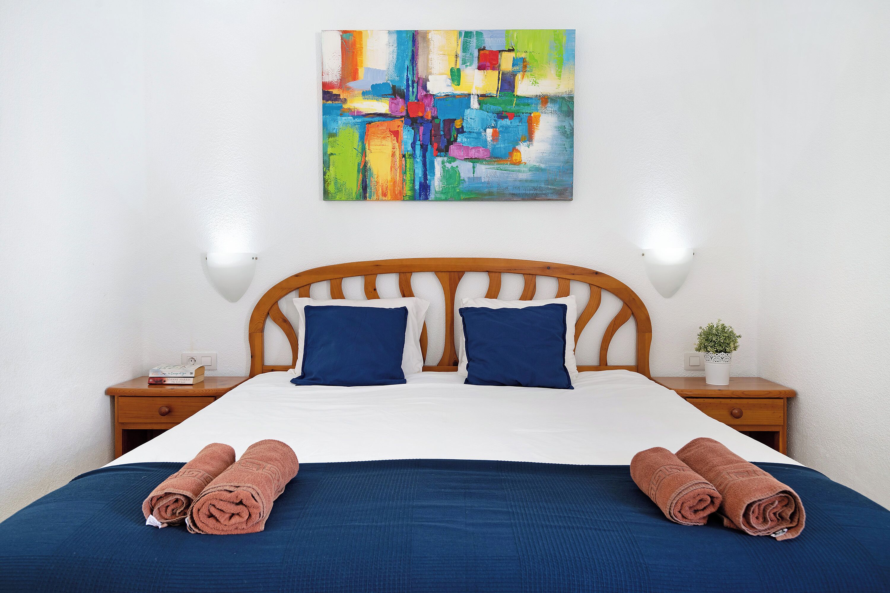 1 slaapkamer, een strijkplank/strijkijzer, gratis wifi, beddengoed