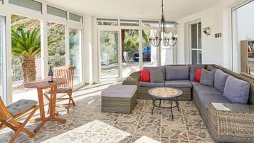 Télévision, cheminée