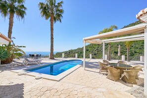 Pool - Villa 'Stunning  Near Velez-malaga' with Sea View, Wi-Fi and Air Conditioning (Arenas)