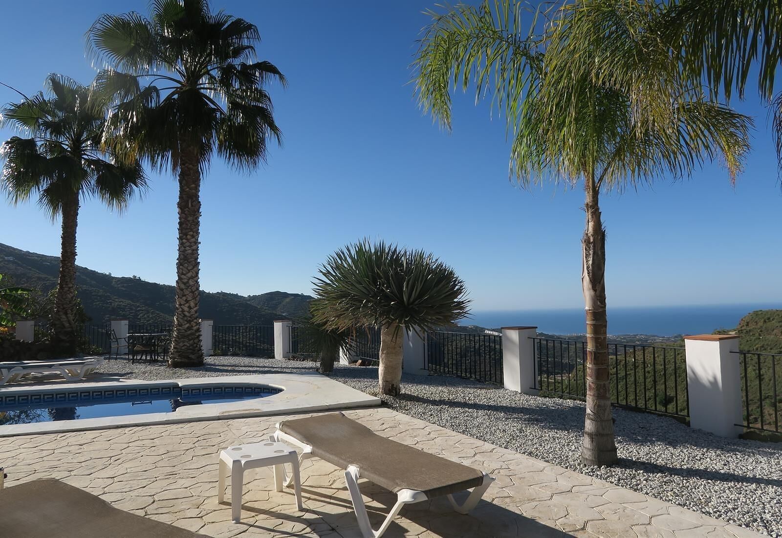 Bañera de hidromasaje al aire libre