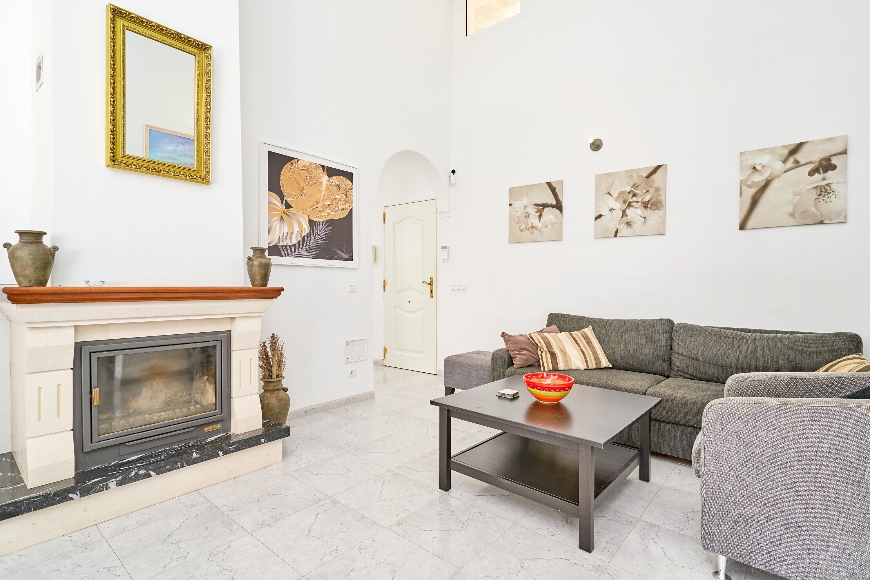 Télévision, cheminée