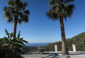 Outdoor dining - Villa 'Stunning  Near Velez-malaga' with Sea View, Wi-Fi and Air Conditioning (Arenas)