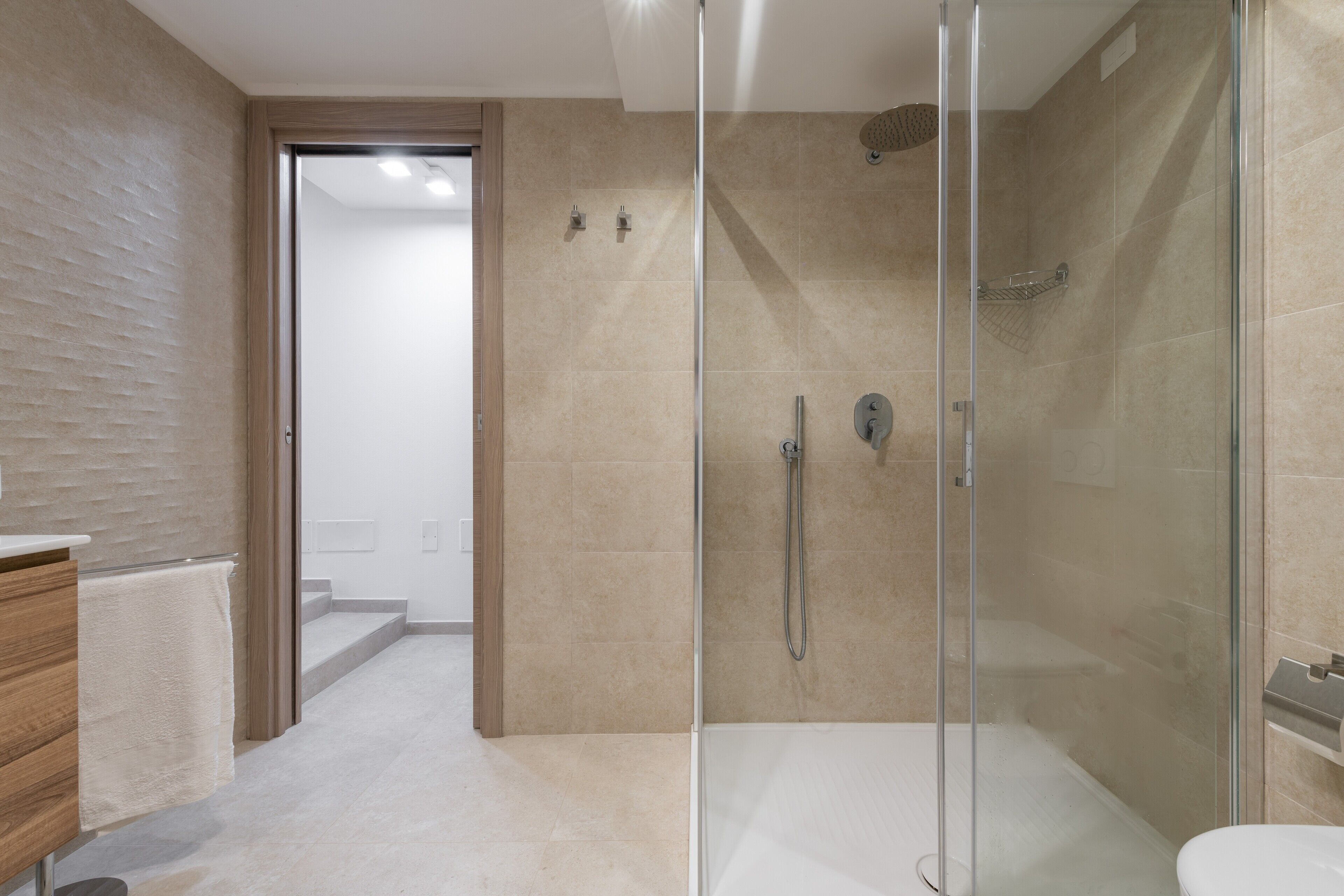 Dusche, Haartrockner, Handtücher