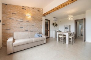 TV - Apartment "Casa Vacanza Porto Luna Villasimius" with Sea View, A/C & Wi-Fi (Villassimius)