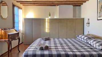 2 soverom, strykejern/-brett, wi-fi (inkludert) og sengetøy